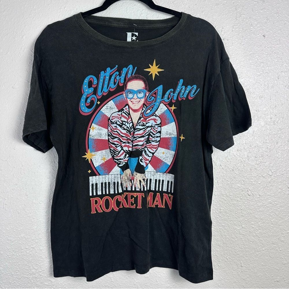 Elton John Rocket Man Graphic T-Shirt Size Small‎